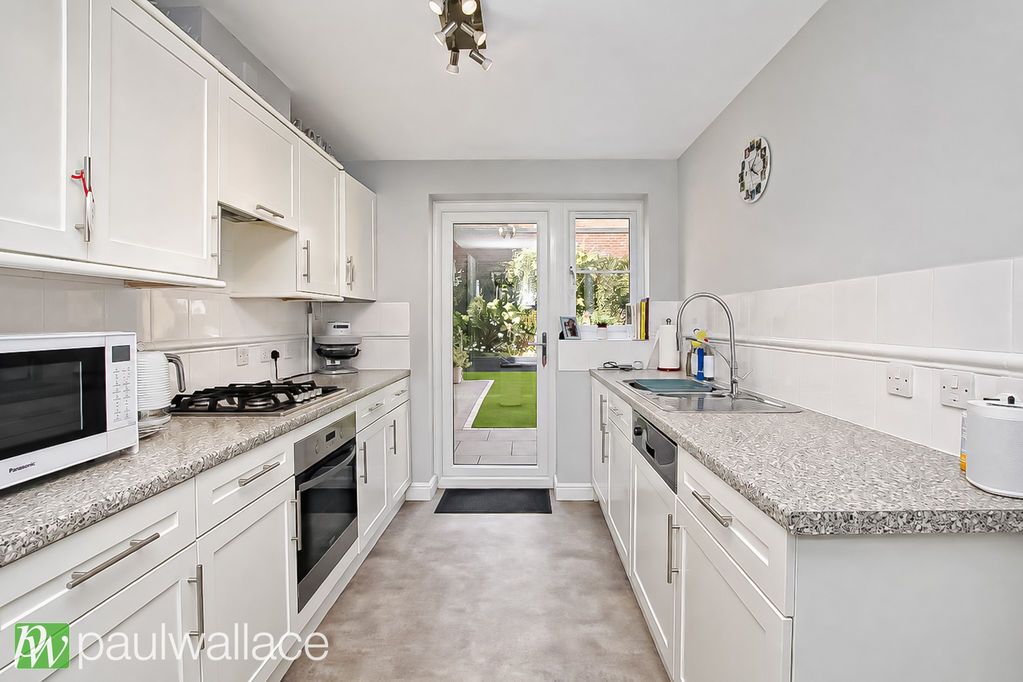 Property photo 3 of 19 Kitchen
