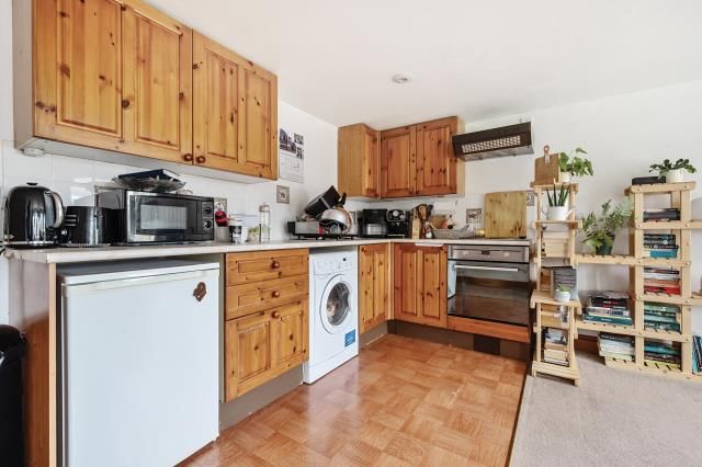 Property photo 3 of 10 Kitchen