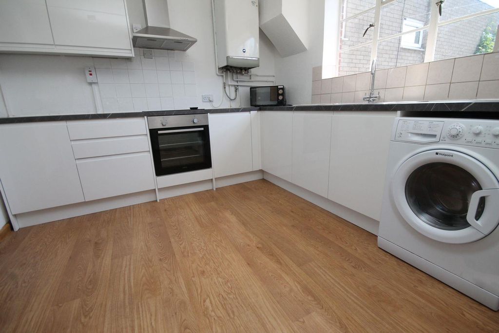 Property photo 1 of 5 Kitchen