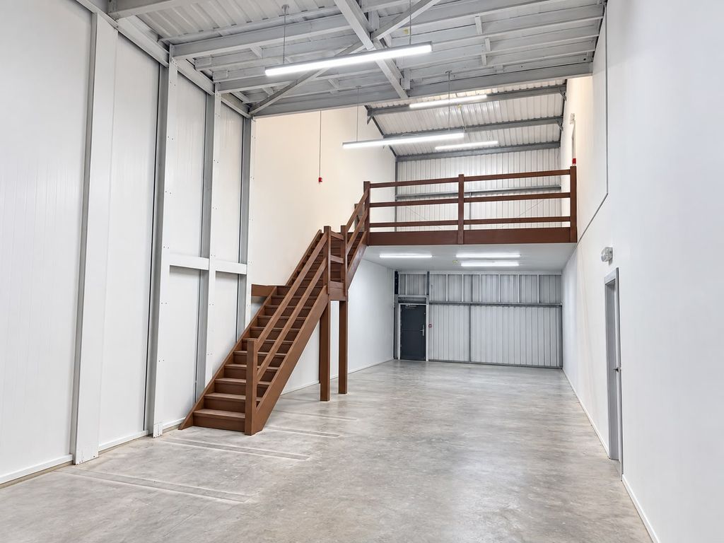 Property photo 1 of 5 Warehouse To Rent Brent Road, Southall Ub2 5Fb