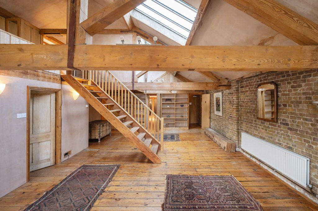 Property photo 3 of 31