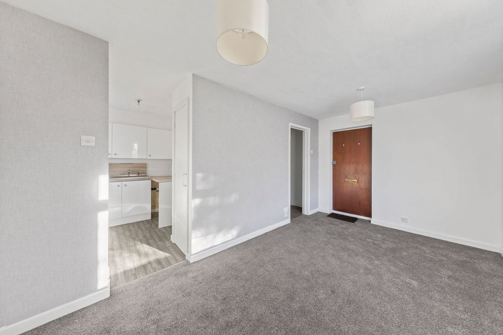 Property photo 2 of 6