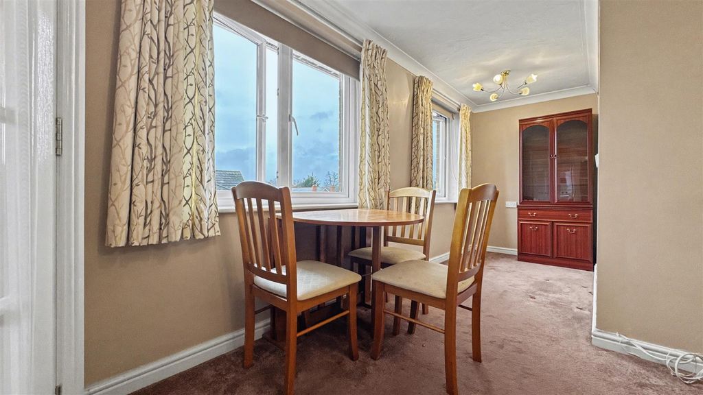 Property photo 3 of 7 Dining Area