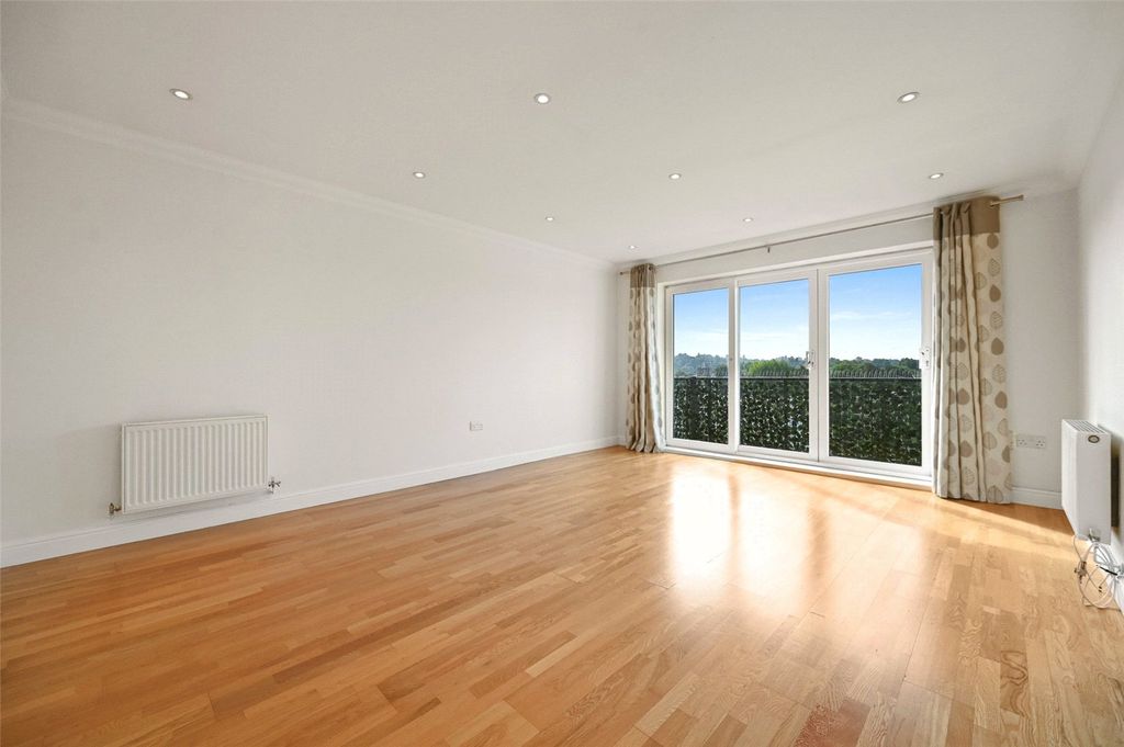 Property photo 2 of 8 Sitting Room