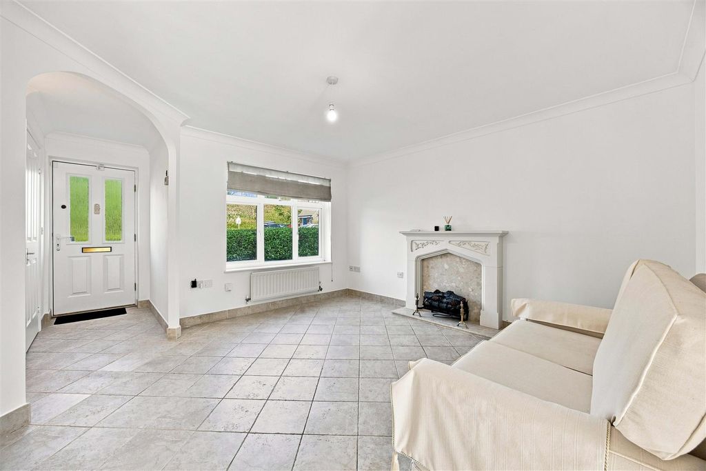 Property photo 2 of 25