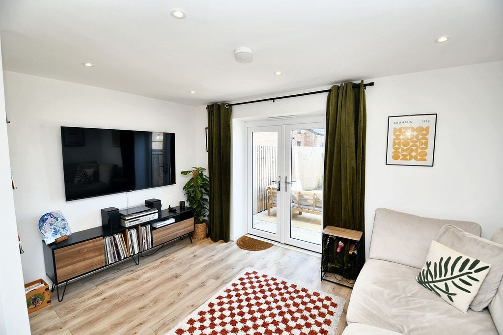 Property photo 2 of 19