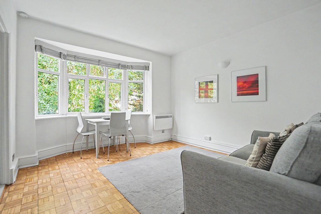 Property photo 2 of 11 Flat 12, Marlborough, 5 Inner Park Road, Wimbledon, London, Sw19 6DX