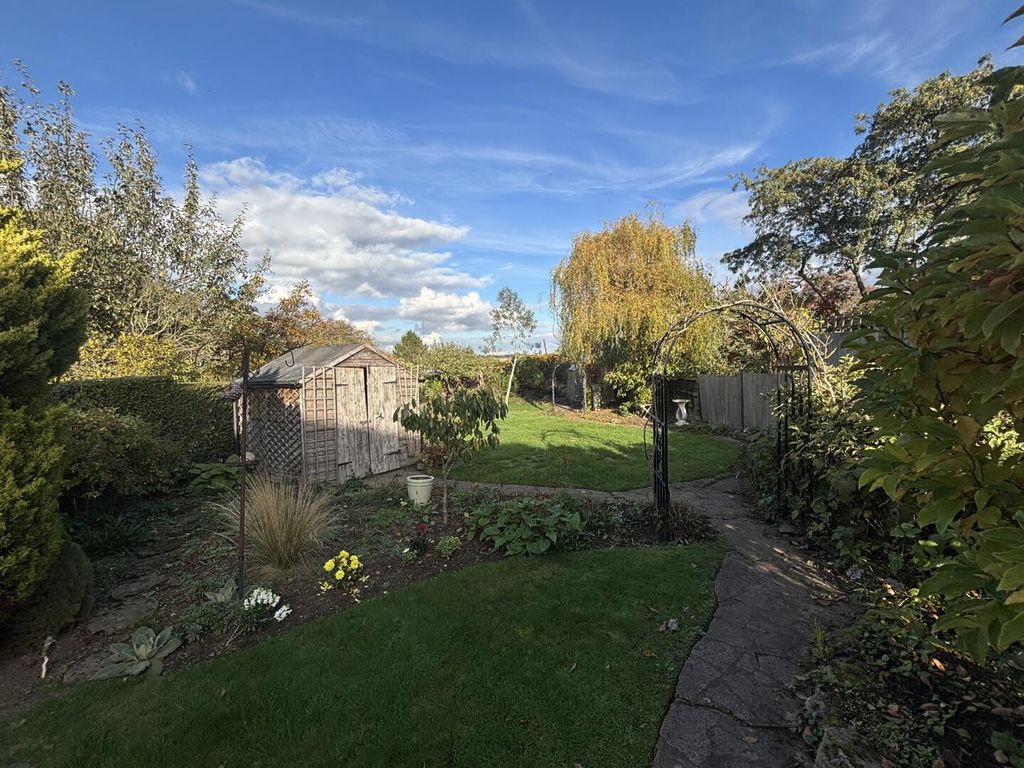 Property photo 2 of 21 Garden