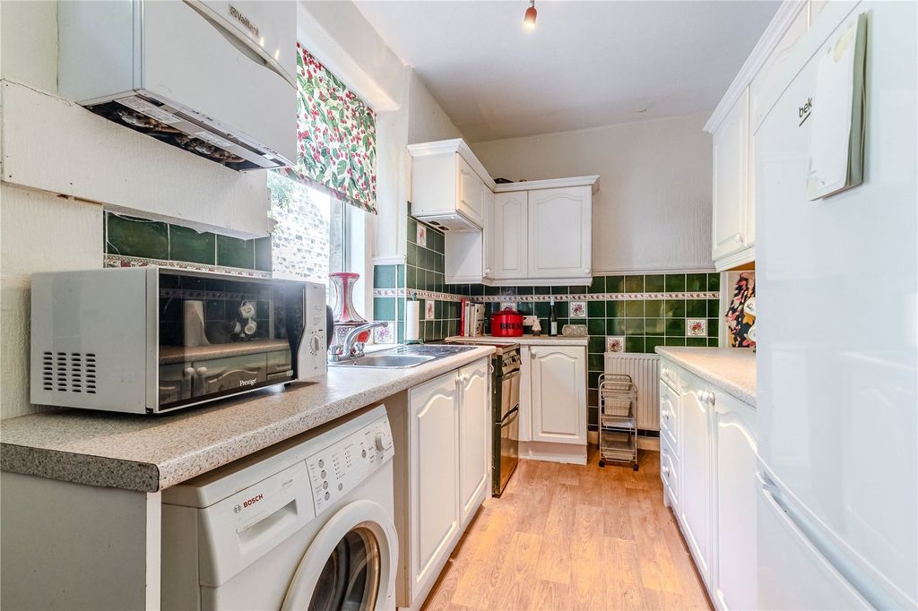 Property photo 3 of 9 Kitchen