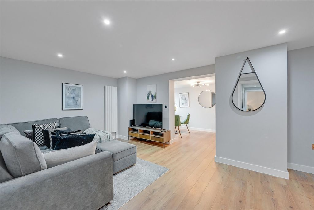 Property photo 3 of 10 Living Room