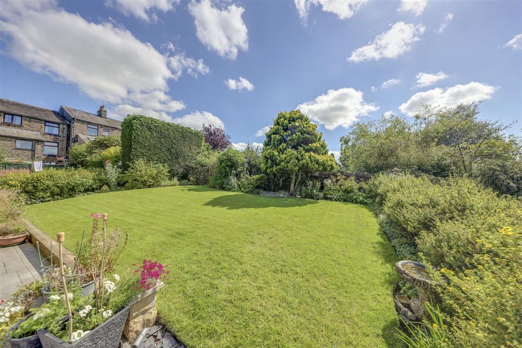 Property photo 3 of 31 Rear Garden Alt
