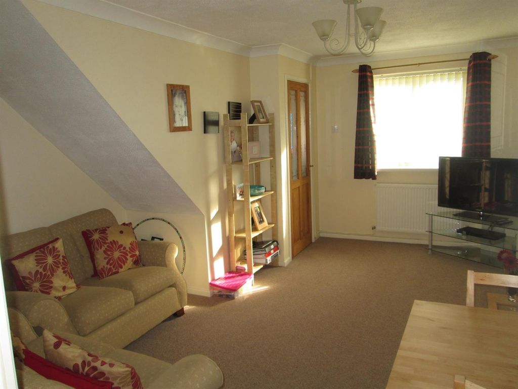 Property photo 3 of 11 Lounge
