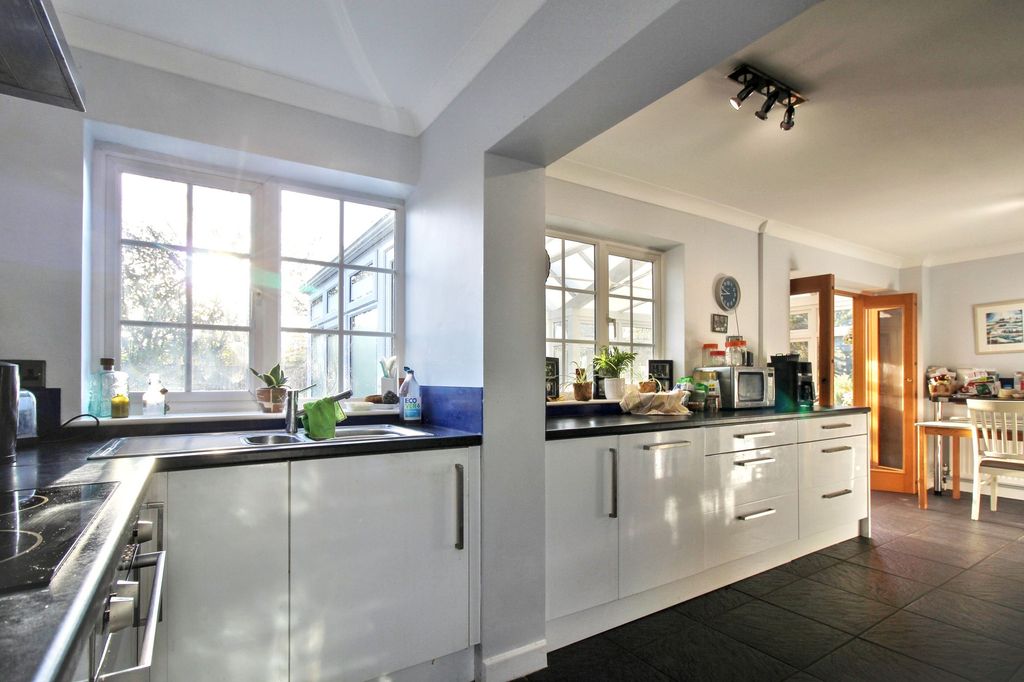 Property photo 3 of 14 Kitchen