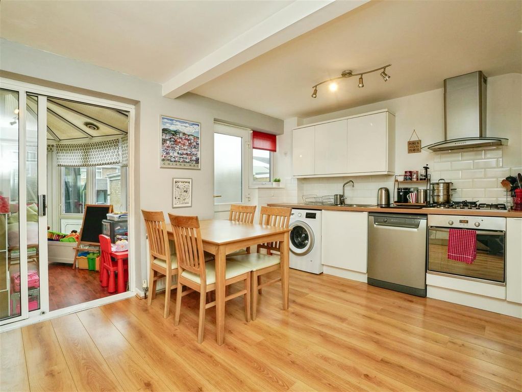 Property photo 3 of 20 Kitchen