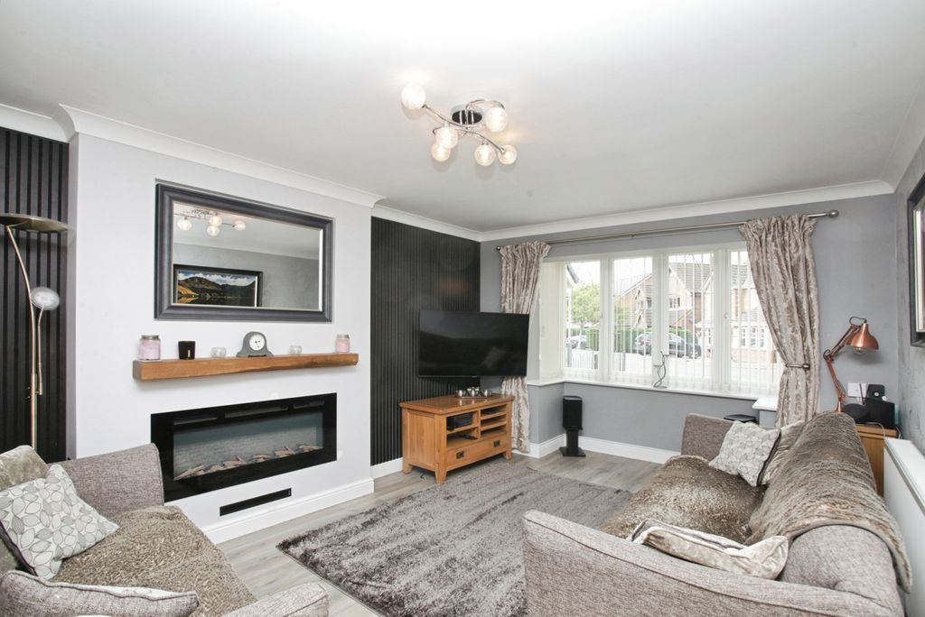 Property photo 2 of 17 Photo