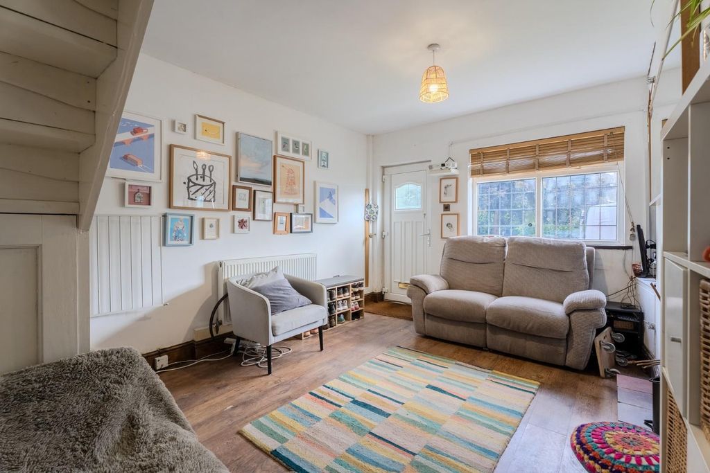 Property photo 2 of 13 Inhedge Street-4.Jpg