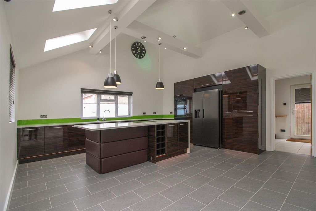 Property photo 1 of 15 Kitchen 2.Jpg