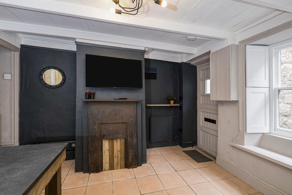 Property photo 3 of 20 Pbox-Img.Jpg