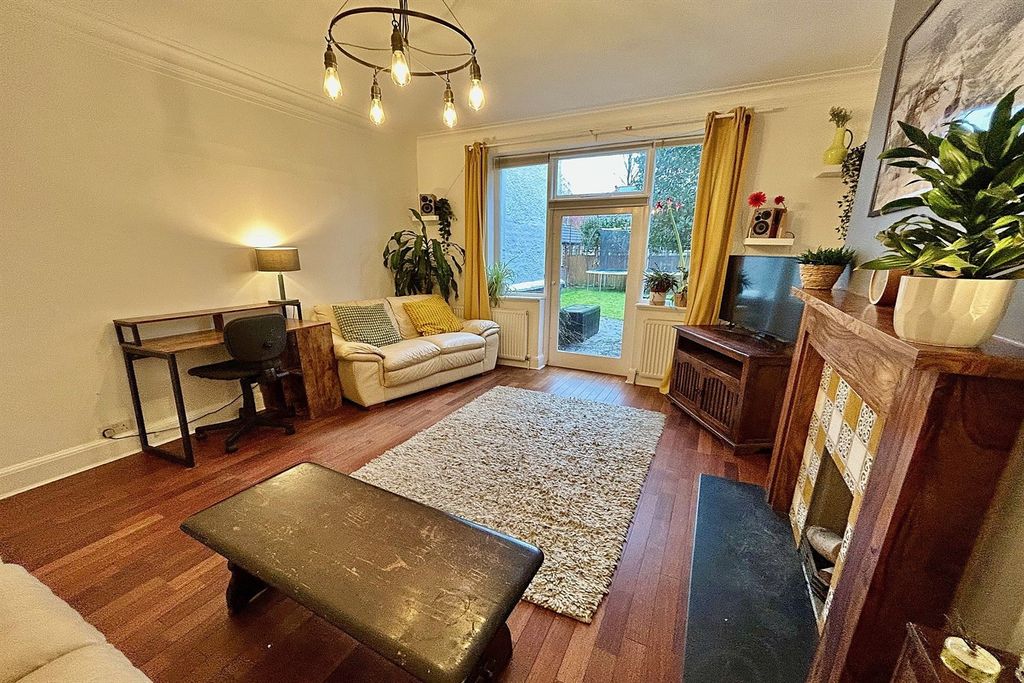 Property photo 3 of 27 Sitting Room