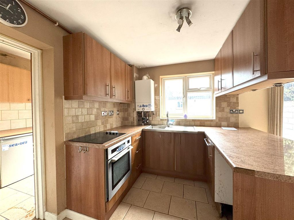 Property photo 3 of 12 Kitchen 1.Jpg