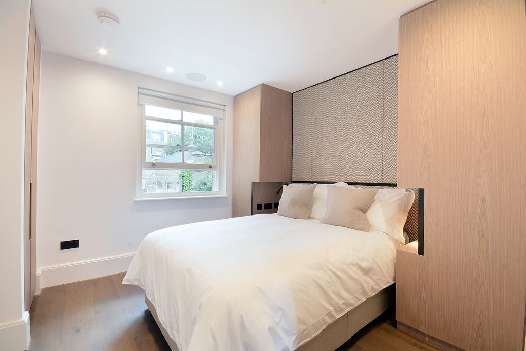 Property photo 3 of 8 Flat%207,%2018%20...