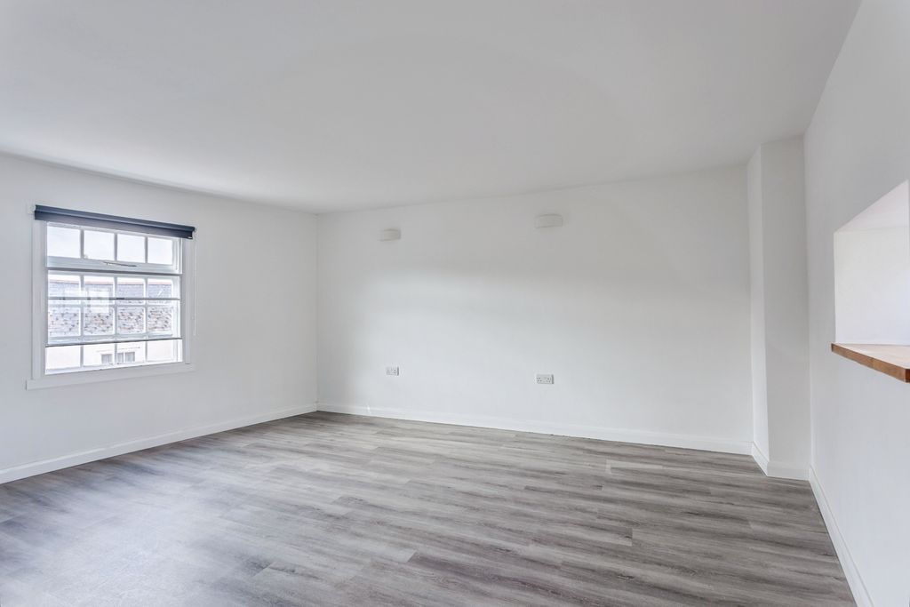 Property photo 2 of 7 Pbox-Img.Jpg