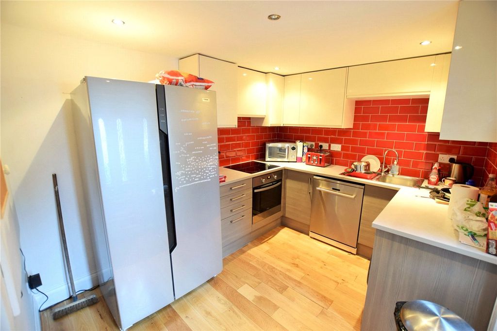 Property photo 3 of 8 Kitchen