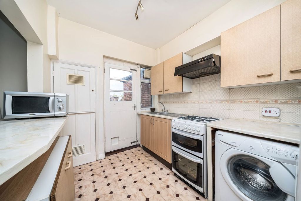 Property photo 3 of 10