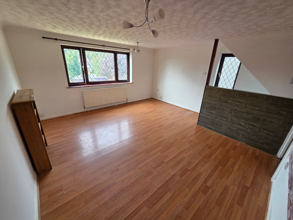 Property photo 3 of 12 Image