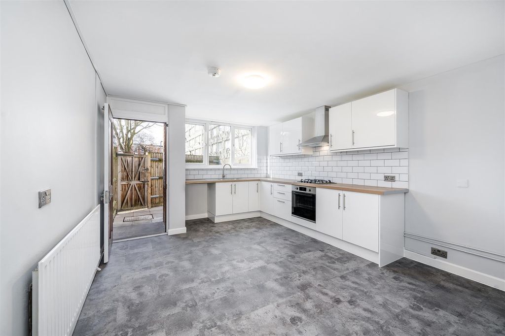 Property photo 1 of 11 57 Stuart Road (17).Jpg