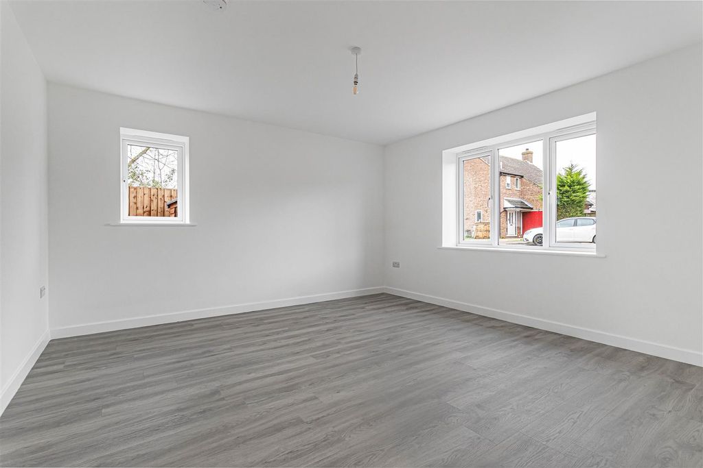 Property photo 3 of 16 6_68723.Jpg