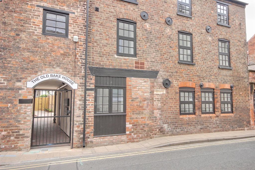 Property photo 1 of 11 O2Gm-Tqdheizm-9L8Dvh6W - Lairgate 1 The Old Bakeho