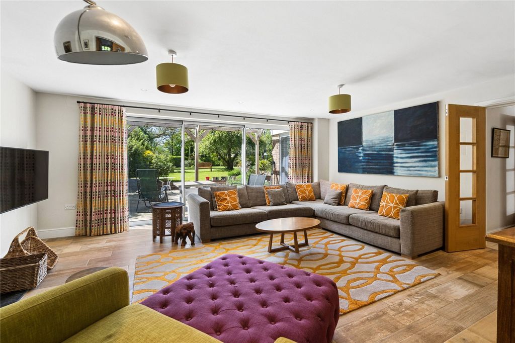 Property photo 3 of 40 Sitting Room