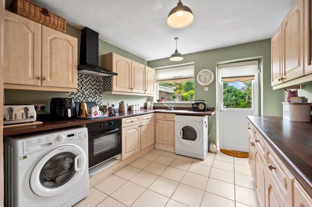 Property photo 2 of 34