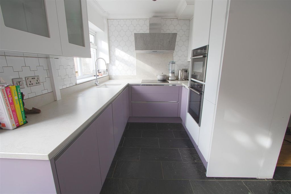 Property photo 3 of 16 Kitchen