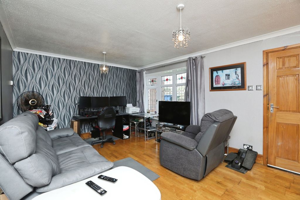 Property photo 2 of 12 Pbox-Img.Jpg