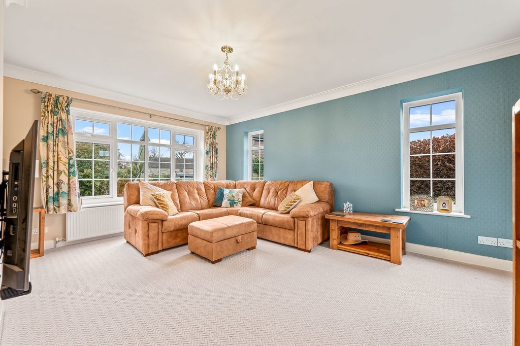 Property photo 3 of 33