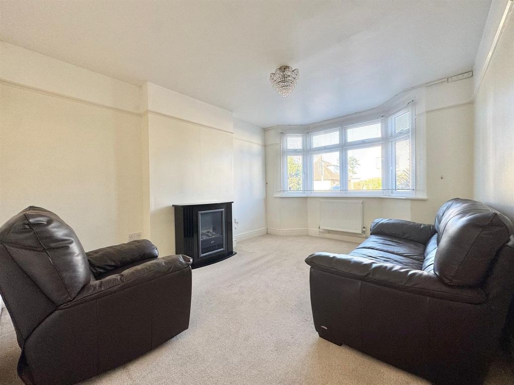 Property photo 2 of 28