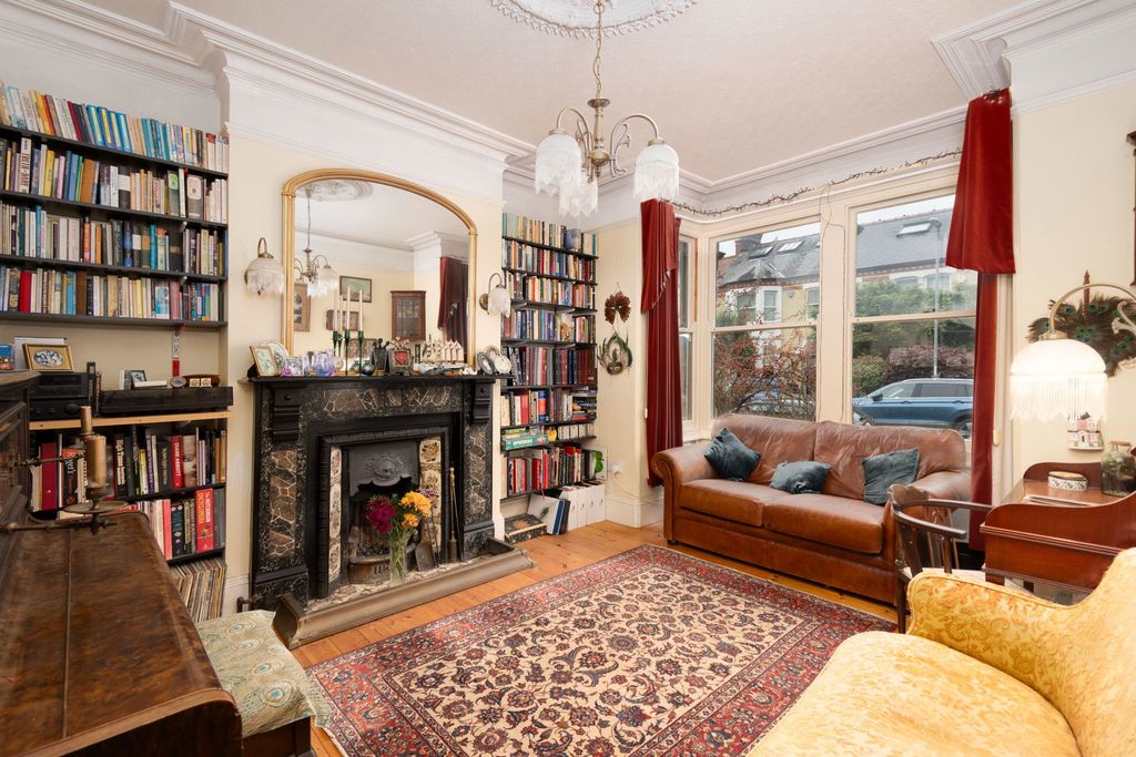 Property photo 2 of 17