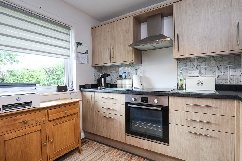 Property photo 2 of 8 Kitchen