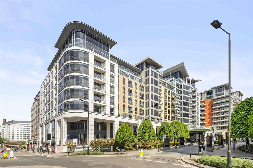 Property photo 2 of 23