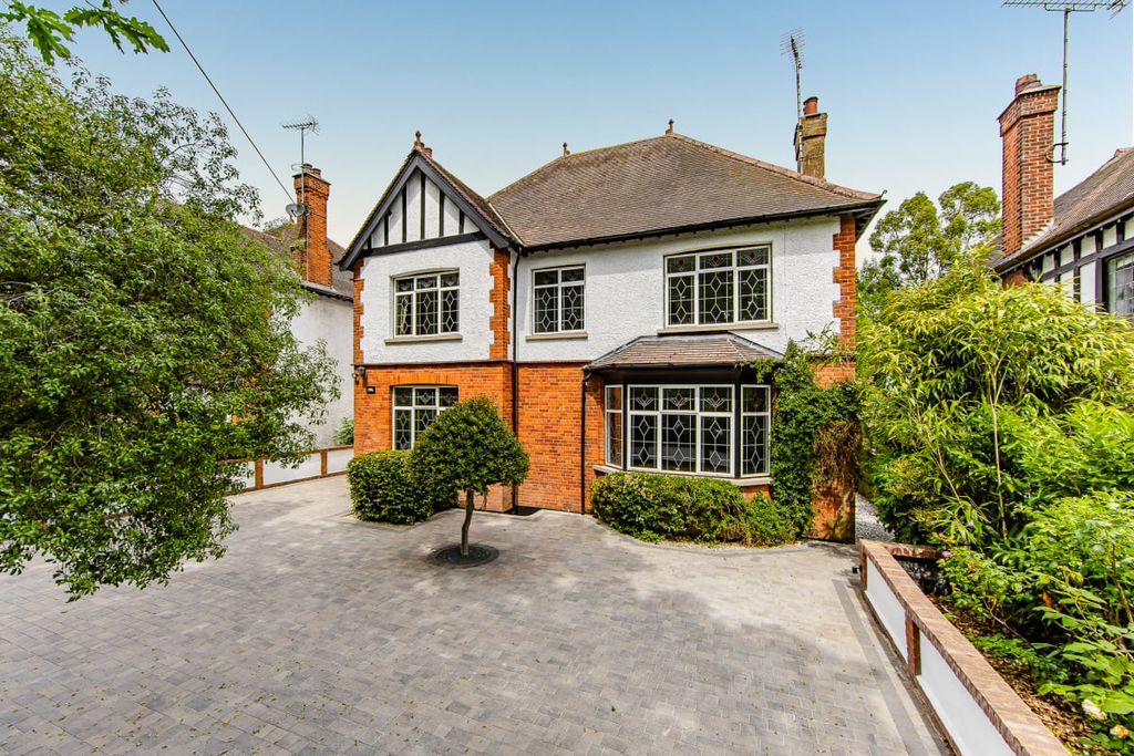 Property photo 2 of 39