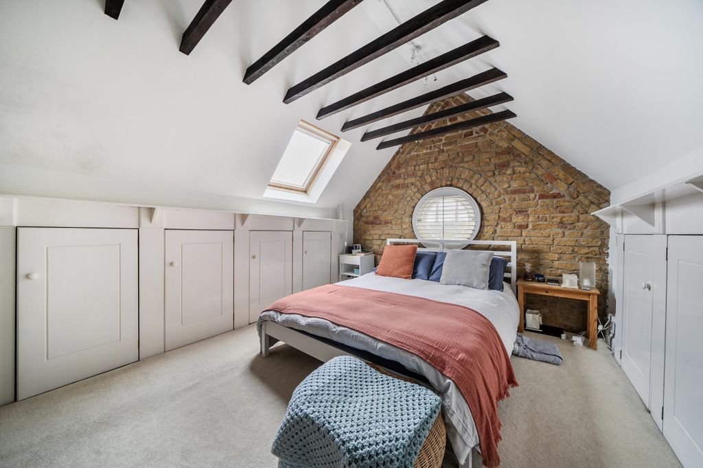 Property photo 2 of 23 Picture No. 15