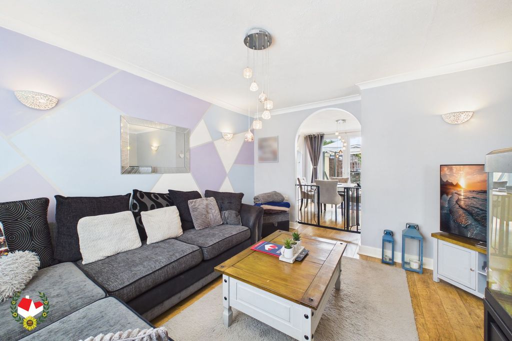 Property photo 2 of 13