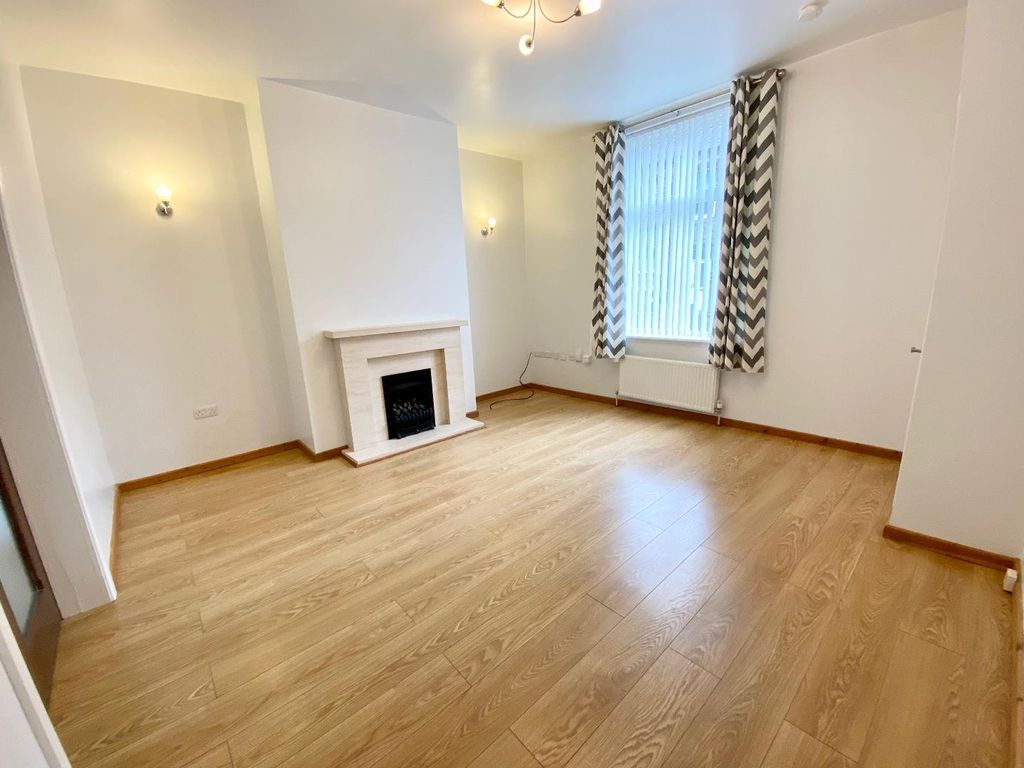 Property photo 2 of 21 Lounge