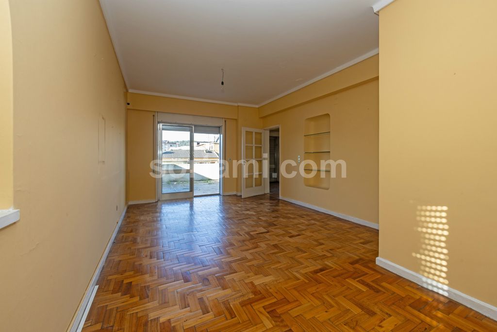 Property photo 2 of 37