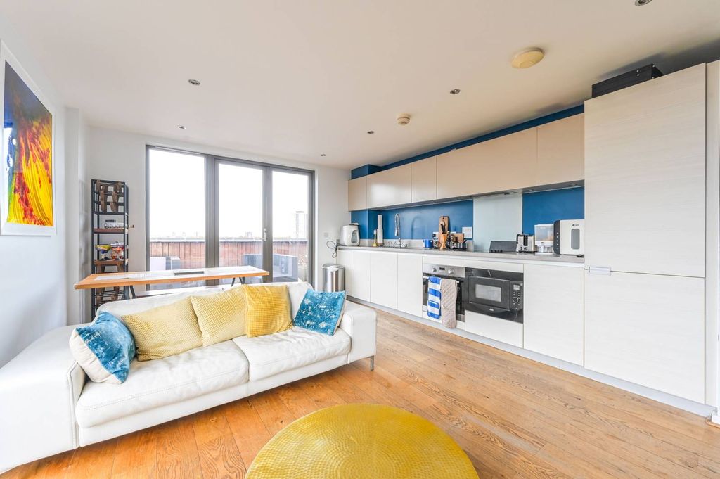 Property photo 2 of 11