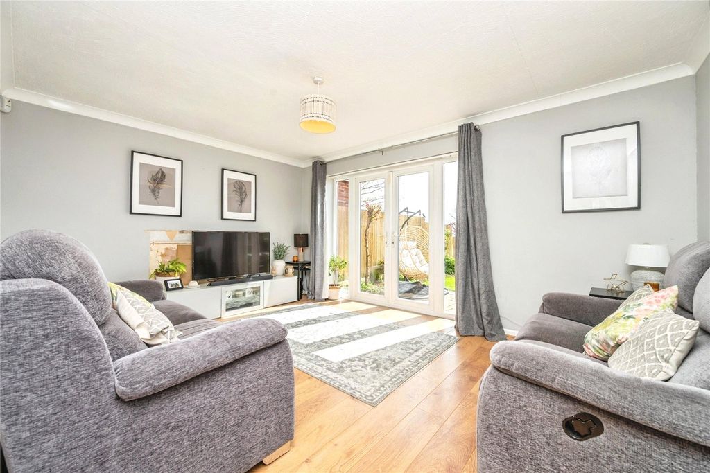 Property photo 2 of 17 Living Room