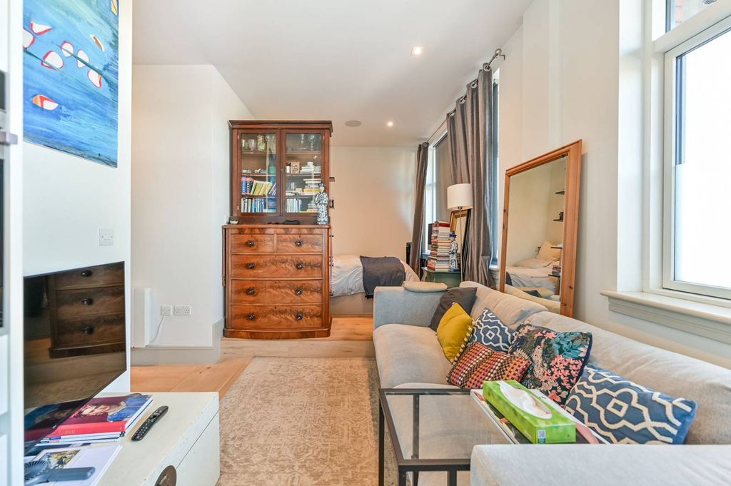 Property photo 3 of 7