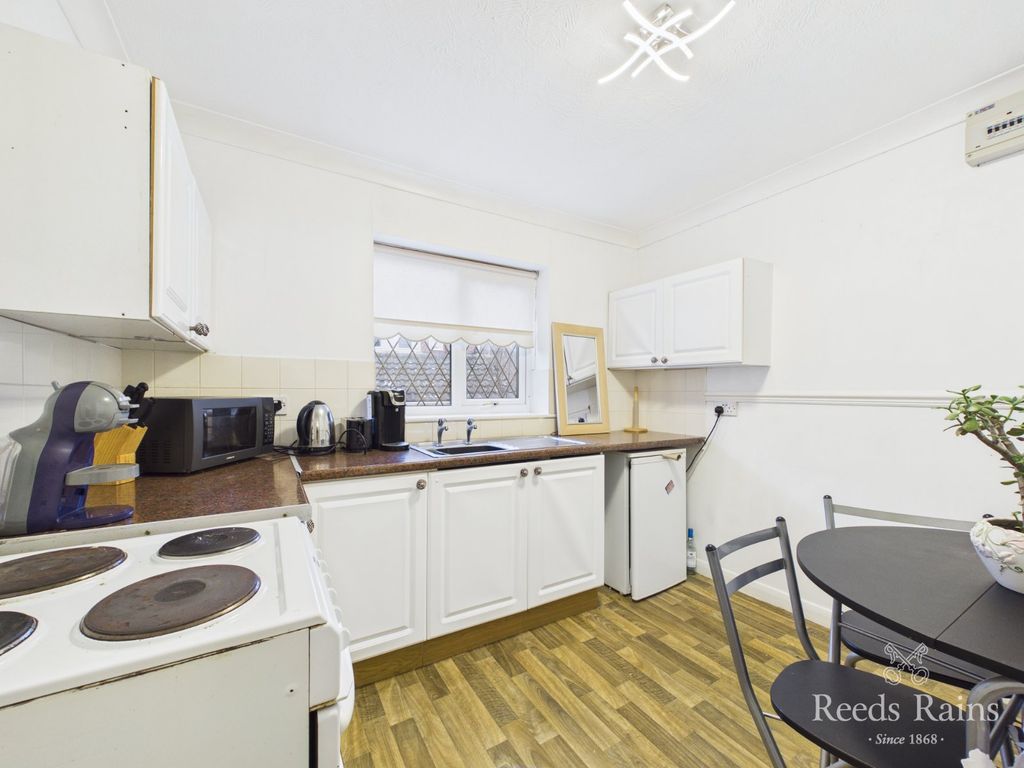 Property photo 3 of 18 Breakfast Kitchen